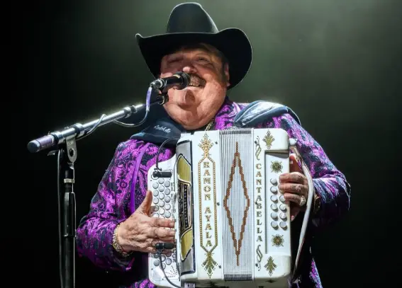 Ramón Ayala aseguró que confía en el proceso legal tras la demanda presentada en Texas contra su hijo. / @iamramonayala