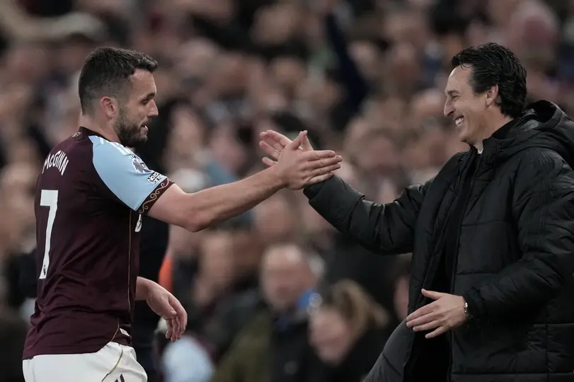 John McGinn festejando con Unai Emery  l AP