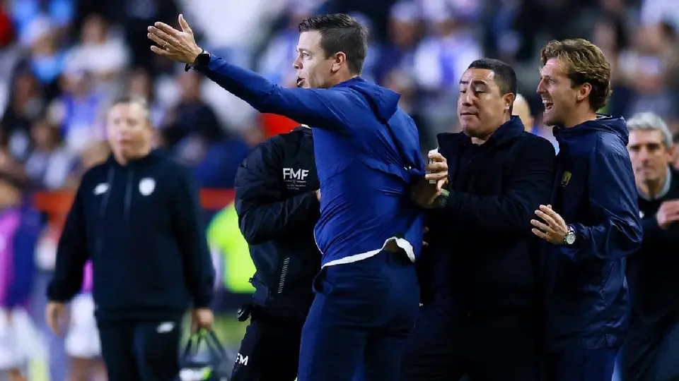 Solari y Efraín protagonizaron una pelea en pleno partido | x