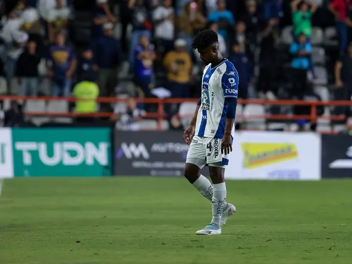 Bauermann salió del terreno de juego tras ser expulsado en la Semifinal entre Pachuca y Pumas | MEXSPORT