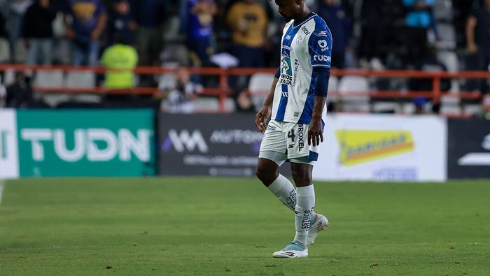 Bauermann salió del terreno de juego tras ser expulsado en la Semifinal entre Pachuca y Pumas | MEXSPORT