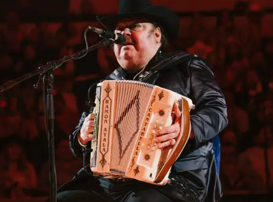 El “Rey del Acordeón” rompió el silencio luego de que su hijo fuera acusado por exmúsicos de la agrupación. / @iamramonayala