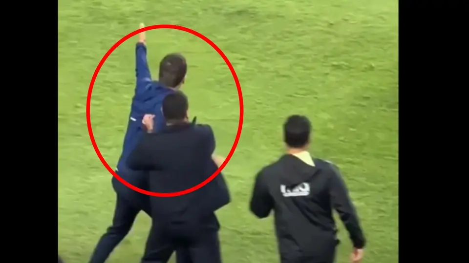 Efraín Juárez empujó a Esteban Solari en el partido de Semifinales de Ida | CAPTURA