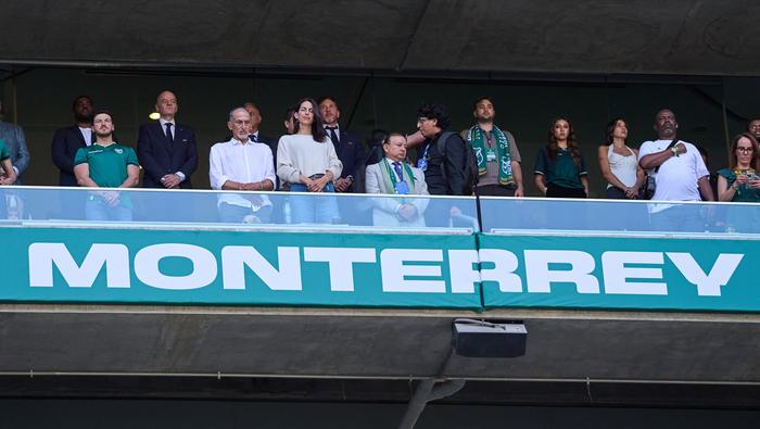 Gianni Infantino en el palco del Estadio BBVA en el repechaje el Mundial 2026 | MEXSPORT