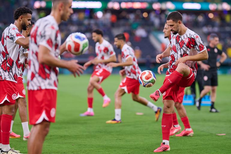 Túnez calentando antes de su partido ante Suecia en Monterrey | MEXSPORT