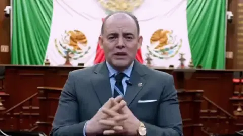 Presidente del Congreso pide Disculpas tras entonar Narc0Corrido dentro del Congreso de Michoacán. / Redes.