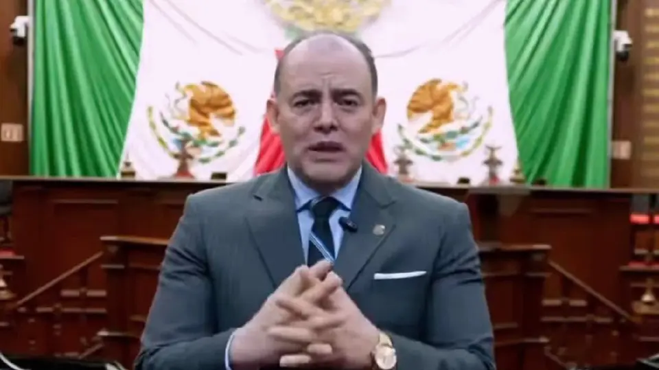 Presidente del Congreso pide Disculpas tras entonar Narc0Corrido dentro del Congreso de Michoacán. / Redes.