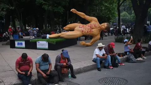 La protesta buscó visibilizar la crisis de desapariciones ante visitantes nacionales y extranjeros que asistieron al Mundial./ AP