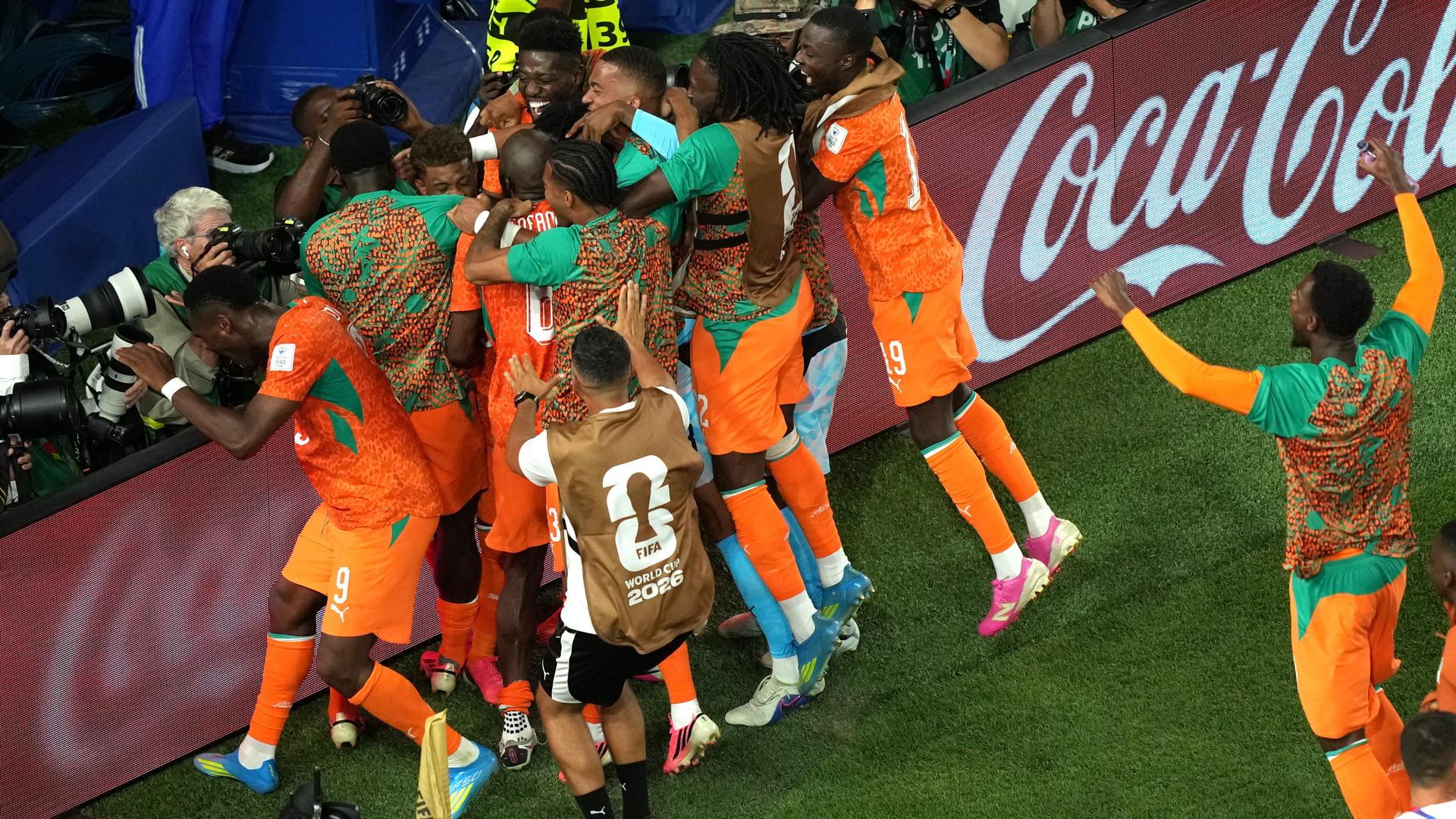 Costa de Marfil celebra su primera victoria en el torneo | AP