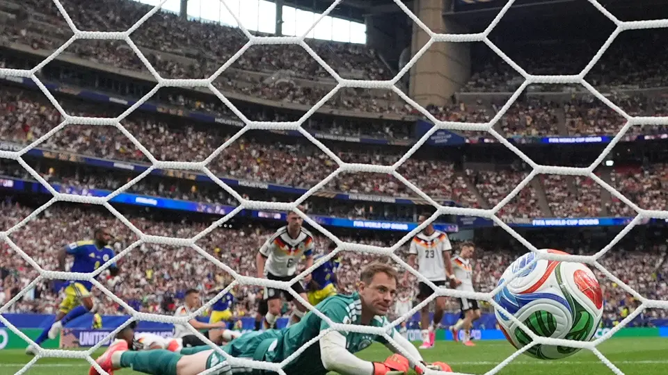 Manuel Neuer en el gol de Curazao | AP