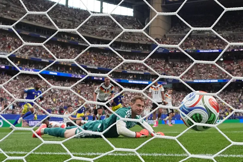 Manuel Neuer en el gol de Curazao | AP