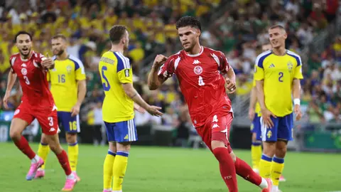 Omar Rekik anotando el gol que acerca a Túnez ante Suecia | AP