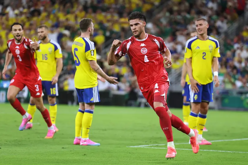 Omar Rekik anotando el gol que acerca a Túnez ante Suecia | AP