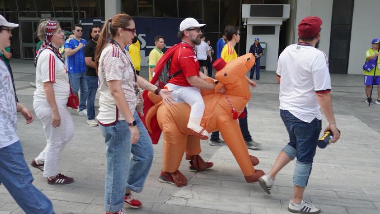 Aficionados de Túnez llegando al estadio Monterrey| CARLOS PONCE