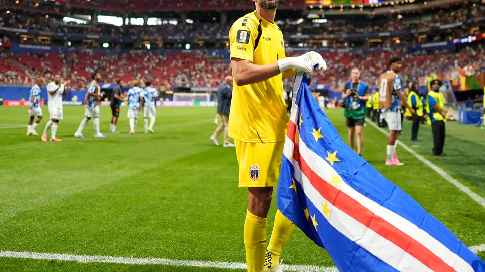 Vozinha siendo el héroe de Cabo Verde l AP