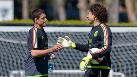 Chicharito reacciona a la convocatoria de Memo Ochoa para el Mundial 2026