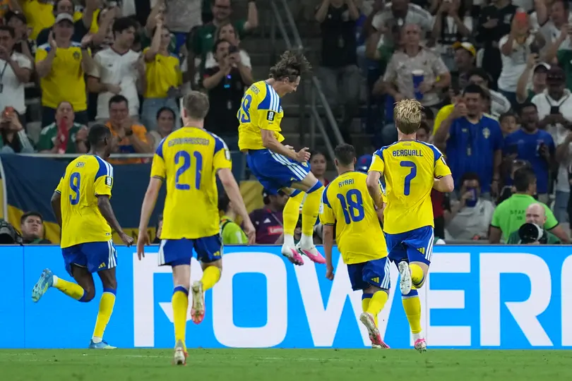Suecia celebra la goleada a Túnez en el Estadio Monterrey | AP