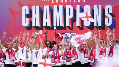 El futbol inglés sobrevive gracias a la Selección Femenil