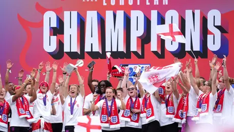 El futbol inglés sobrevive gracias a la Selección Femenil