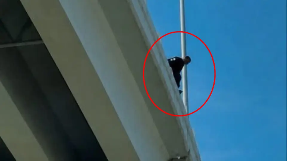 El elemento de seguridad se aventó desde un puente en León, Guanajuato / Especial
