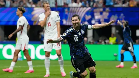 Con doble asistencia de Messi, Argentina remonta ante Inglaterra y va por el bicampeonato