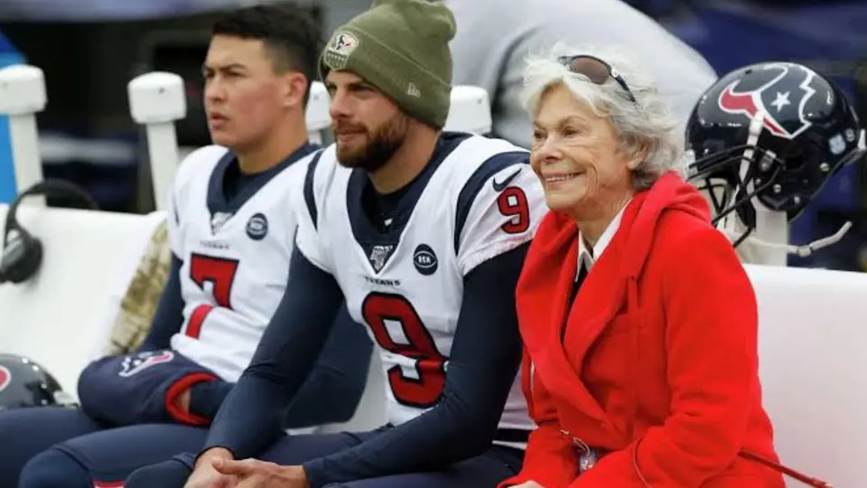 Janice McNair en la banca deTexans | Especial