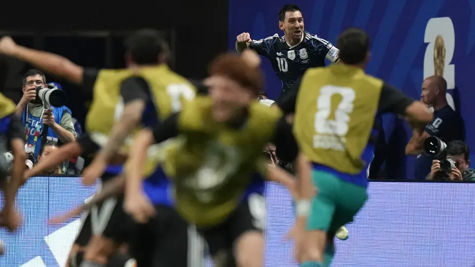 ¿Polémica por fuera de lugar? No hubo repetición del primer gol de Argentina