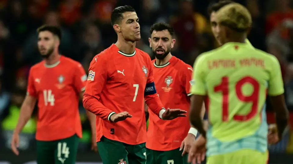 Cristiano Ronaldo y Lamine Yamal en un partido| AFP