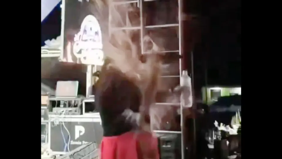 Un hombre le aventó una botella que explotó en el rostro de la artista y le provocó varias heridas / Especial