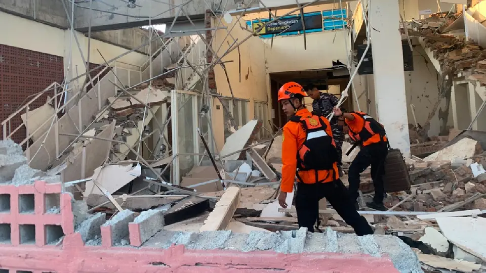 Hasta el momento el sismo deja un saldo de al menos 47 personas muertas / AP