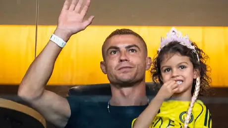 ¿Desde la grada? Cristiano Ronaldo festeja el gol del Al-Nassr
