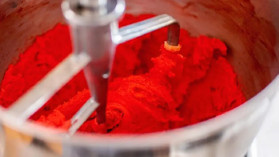 El Rojo 3, también conocido como eritrosina o E127, es un colorante sintético utilizado en varios productos / Magnific
