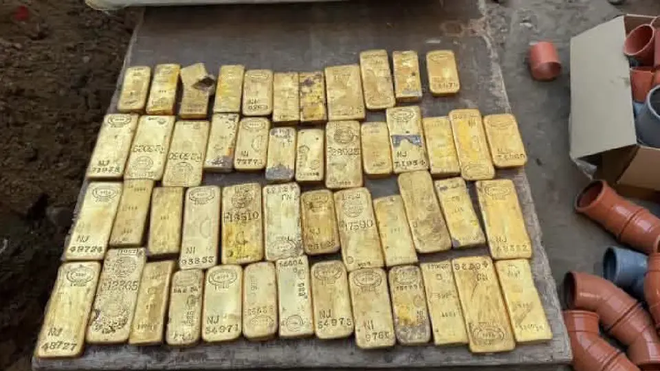 Los lingotes y monedas de oro se encontraban entre las paredes de una vieja construcción / Especial