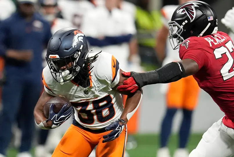 James Pearce, jugador de Falcons | AP