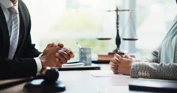 Tener deudas o un historial crediticio negativo no significa que una persona sea irresponsable o incapaz de desempeñar un trabajo. / iStock