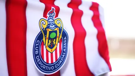 Chivas retira aficionadas del Estadio Akron; las señalan de insultos racistas
