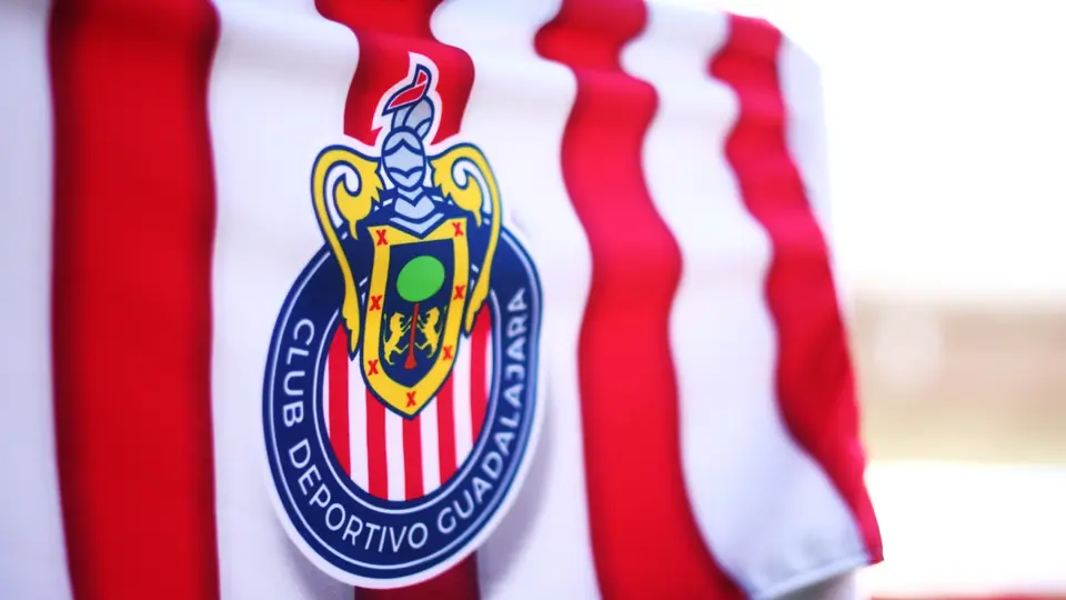 Chivas retira aficionadas del Estadio Akron; las señalan de insultos racistas