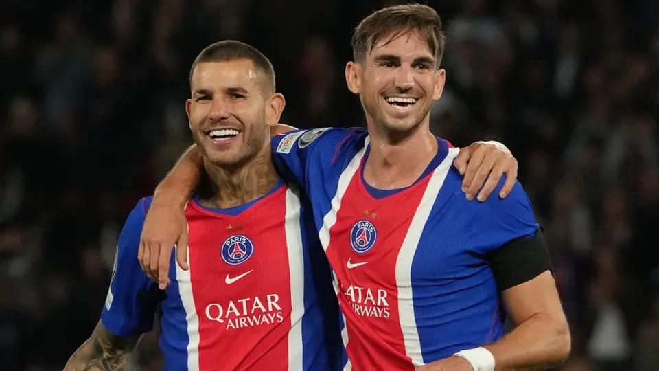 Jugadores de PSG en celebración con Fabián Ruiz | AP