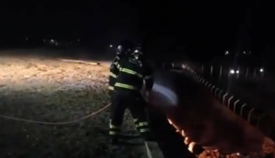 Equipos de emergencia acudieron para controlar el incendio / Captura de pantalla