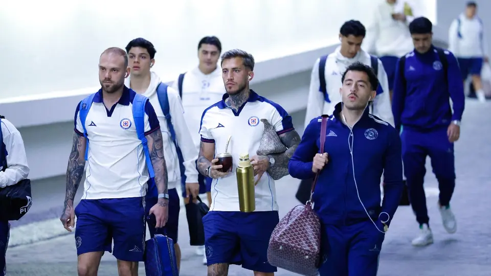 Jugadores de Cruz Azul llegando al Estadio Azteca para el Clásico Joven | MEXSPORT