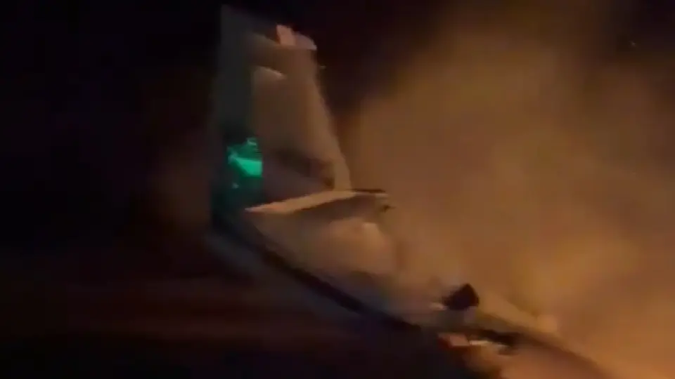 El avión quedó severamente dañado tras el accidente / Captura de pantalla