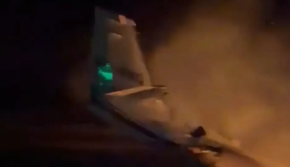 El avión quedó severamente dañado tras el accidente / Captura de pantalla