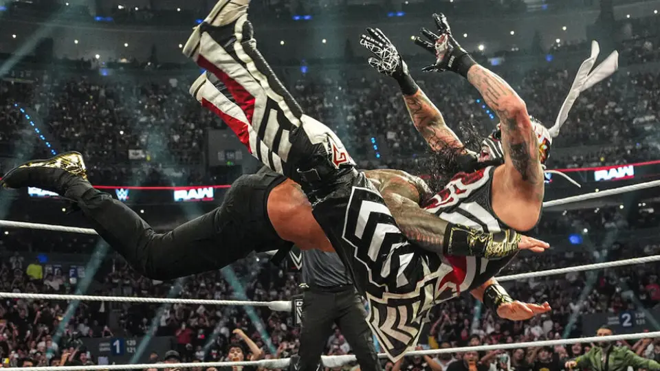 RAW en Ciudad de México: Penta cae ante Roman Reigns por el Campeonato Mundial Pesado