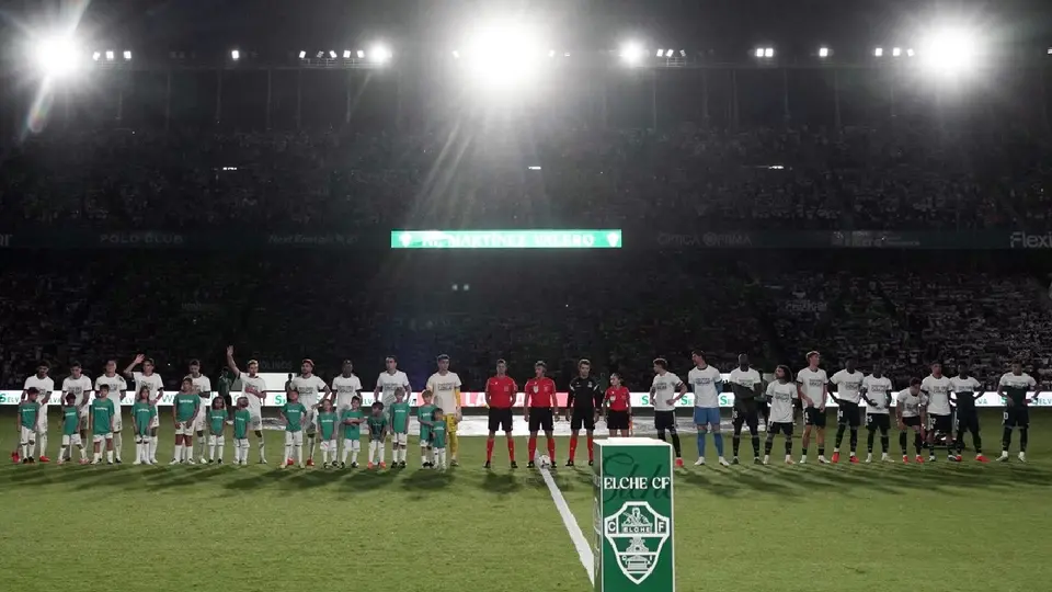 Jugadores de Elche y Real Madrid con jerseys de apoyo a Ceuta | AFP