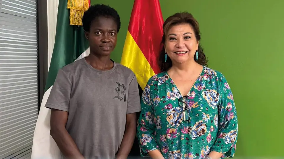 Embajadora de México en Ghana con jugadora | X:@NormaAngS1