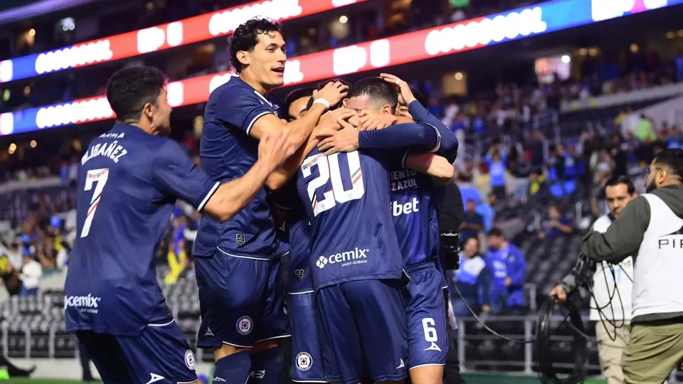 Jugadores de Cruz Azul en festejo | MEXSPORT