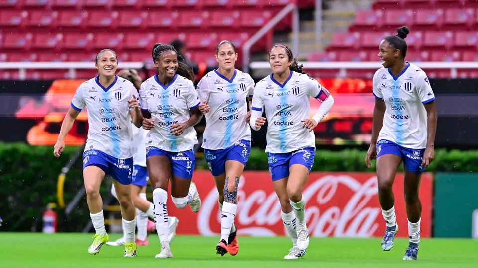 Jugadoras de Rayadas de Monterrey celebran contra Chivas | MEXSPORT
