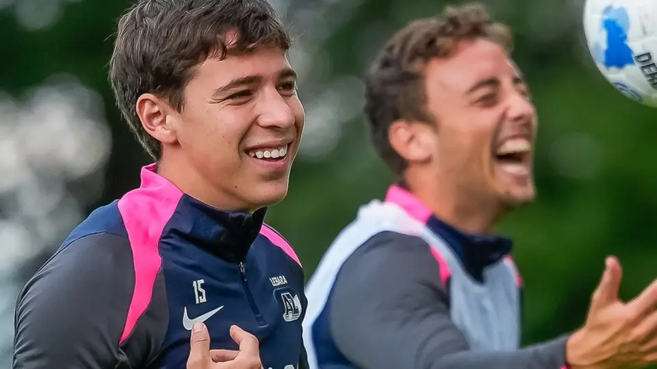 Mateo Chávez en entrenamiento con AZ Alkmaar | X: @AZAlkmaar