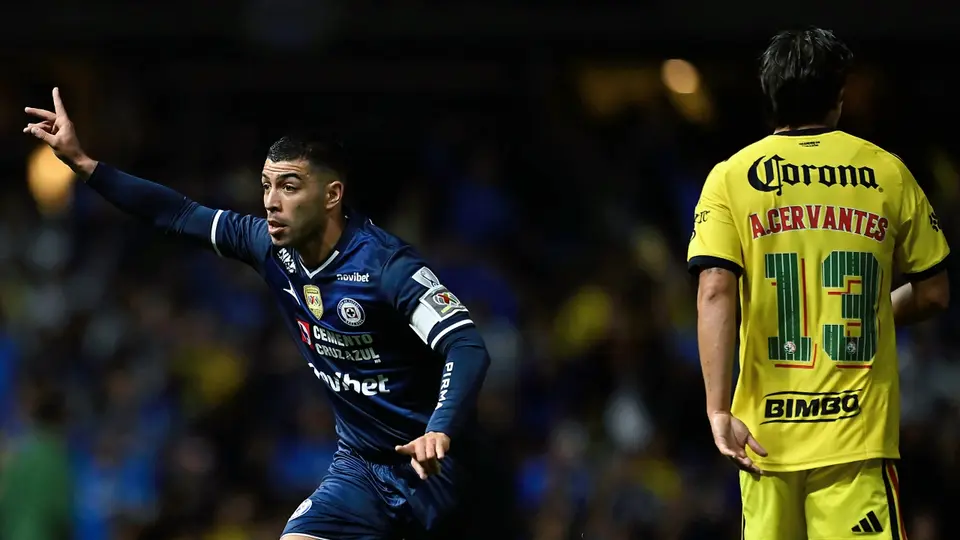 Erik Lira en celebración con Cruz Azul ante América | IMAGO 7