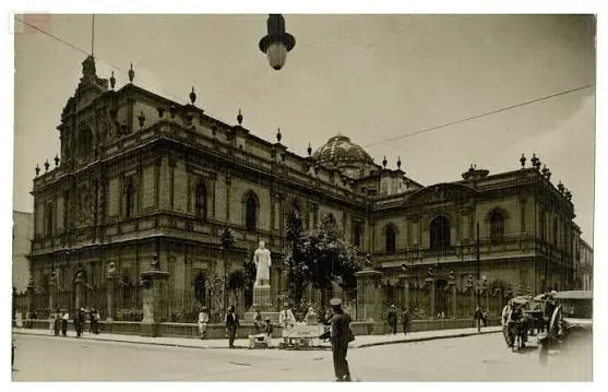 En 1867 se convirtió en la sede de la Biblioteca Nacional de México./ especial